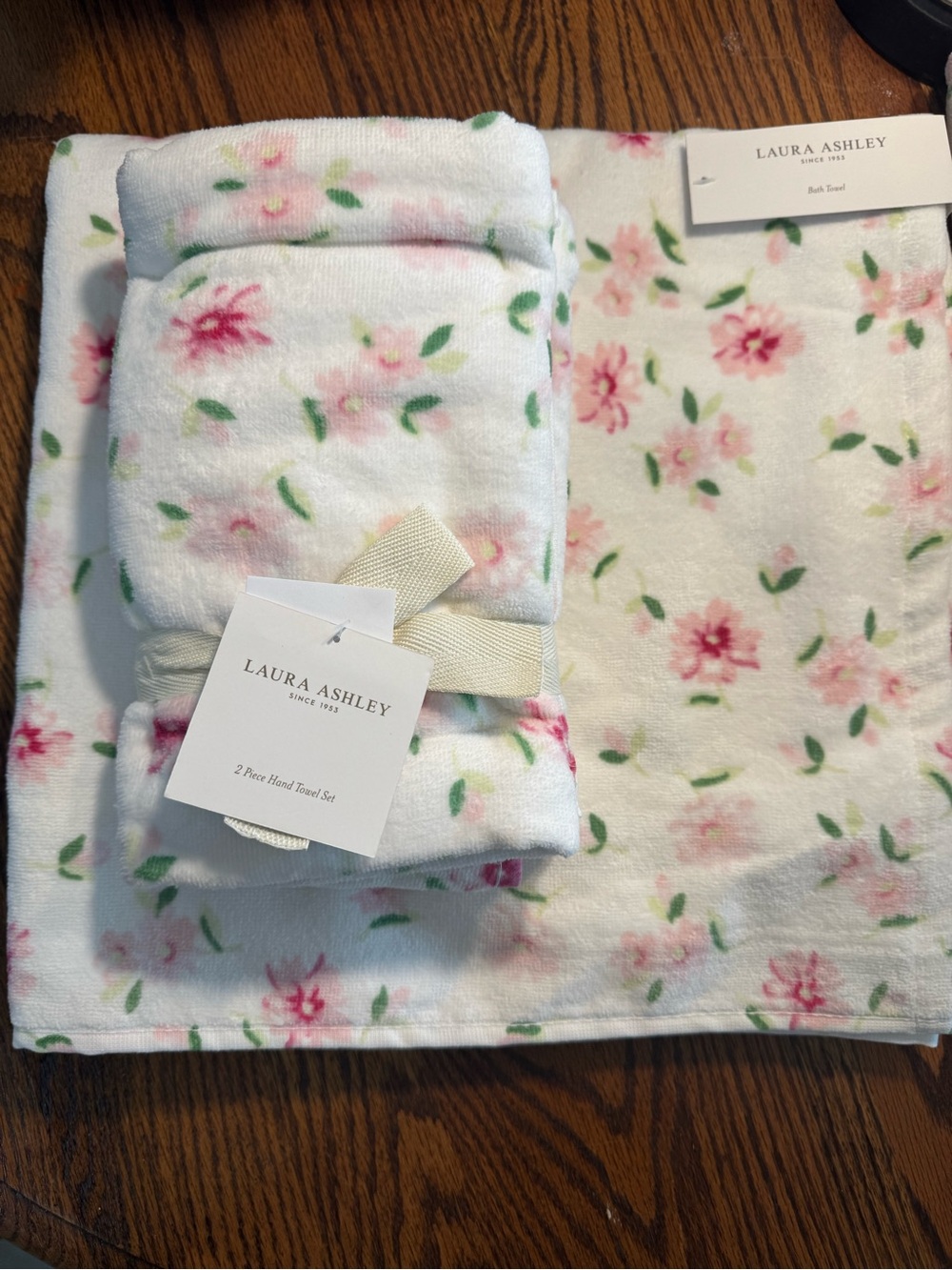 Laura Ashley ~ 3 Piece Floral Towel Set ~ 1
Bath ~ 2 Hand "Little Ditsy PINK"